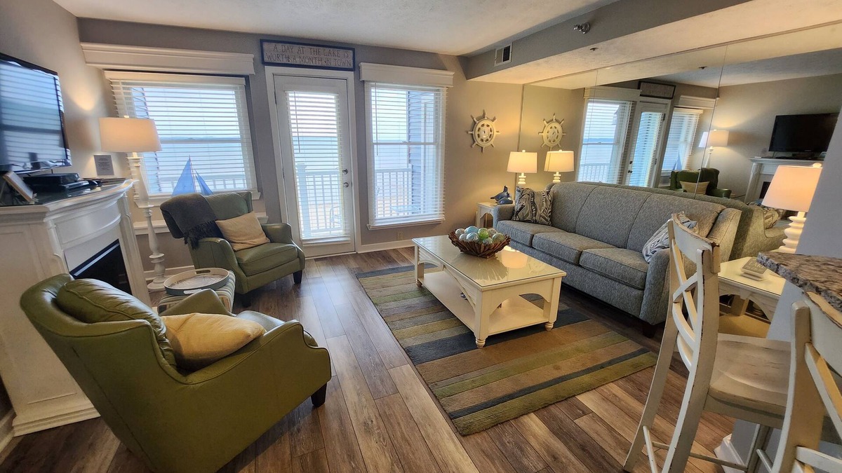 Traverse City Condo | North Shore Inn Traverse City - Unit 204