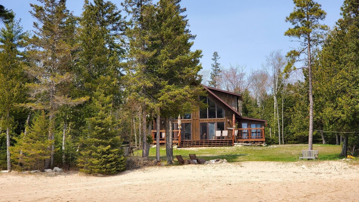 Manistique Cabin | North Shore Retreat: Golden Leaves & Crisp Breezes – Fall in Love with the U.P