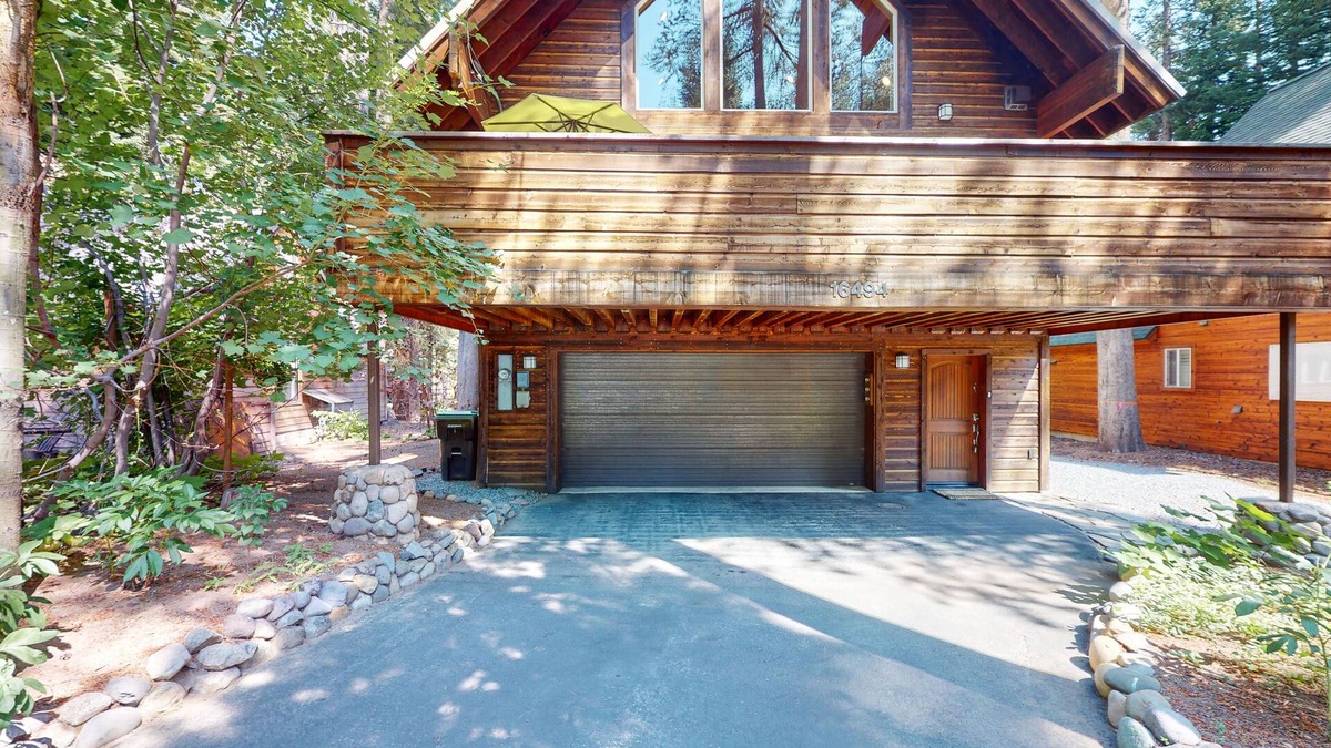 Donner Lake Woods House | North Tahoe Chalet w/Private Garage - Walk to Donner Lake