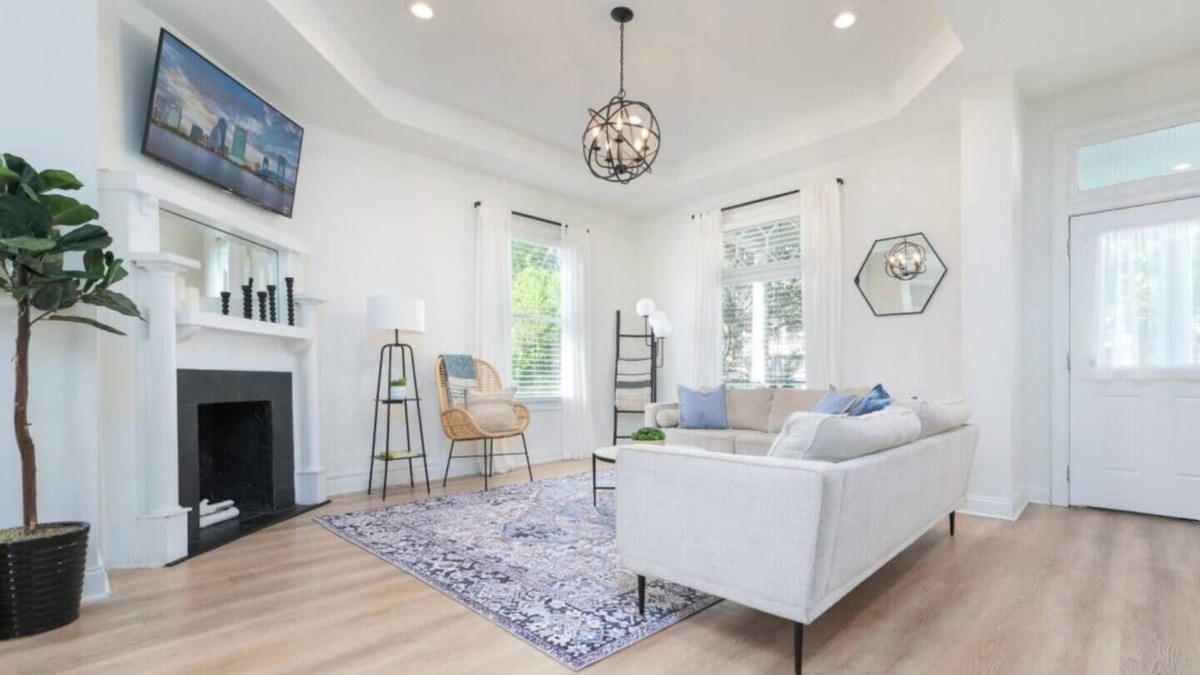 Springfield Apartment | Northeast Florida Retreat