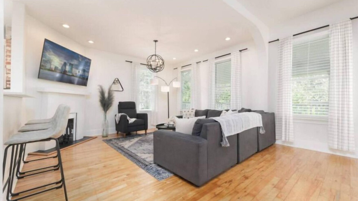 Springfield Apartment | Northeast Florida Retreat