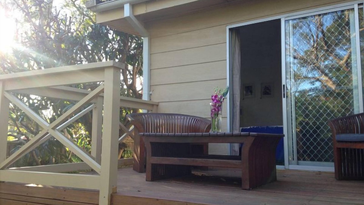 North Narrabeen House | Northern Beaches Bargain! House + Guest House ❈ Surf beach ❈ Lush kids backyard