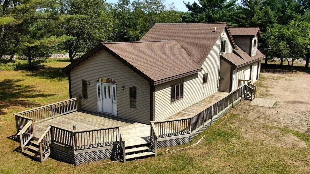 Gaylord House | Northern Blessings - LARGE, PRIVATE, AND COMFORTABLE!