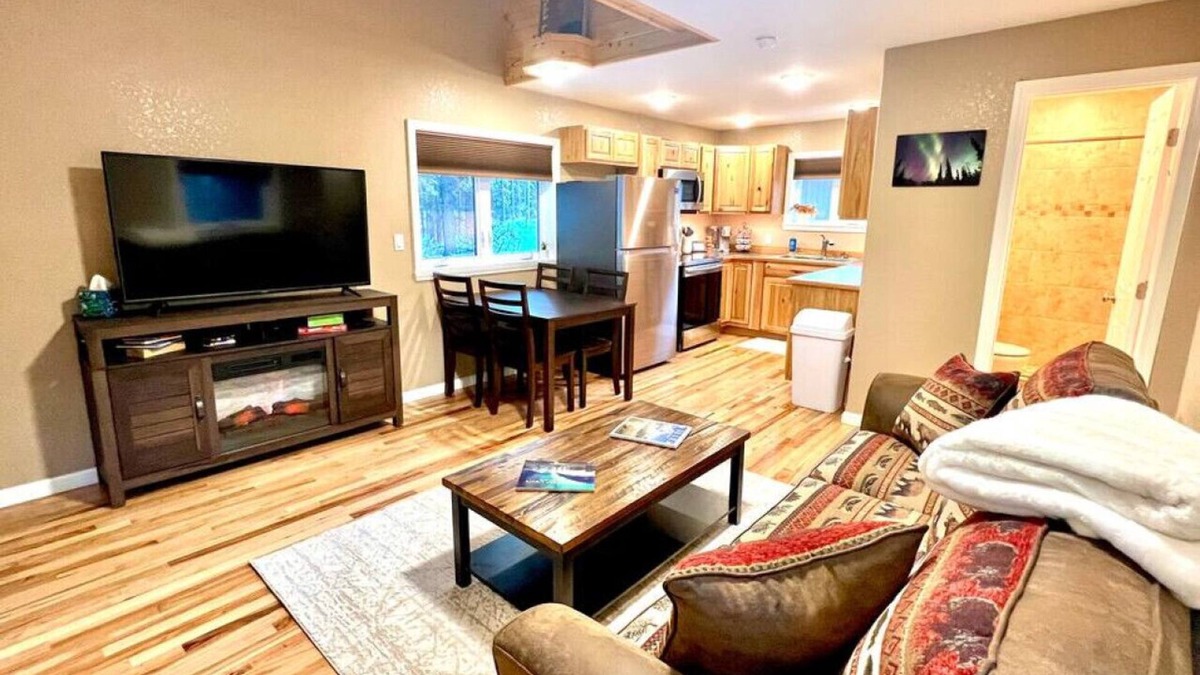 College House | Northern Lights Layover