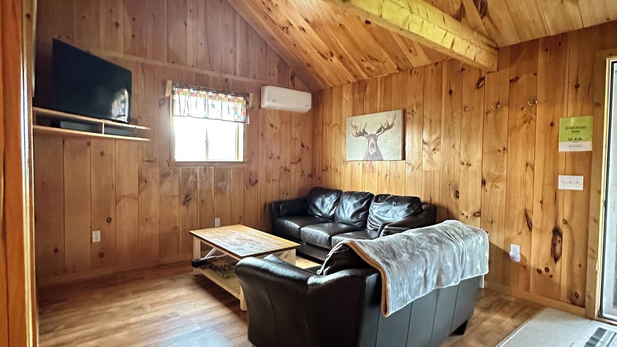 Fort Kent Cabin | Northern Maine Large Cabin 4 Wifi Kitchen AC