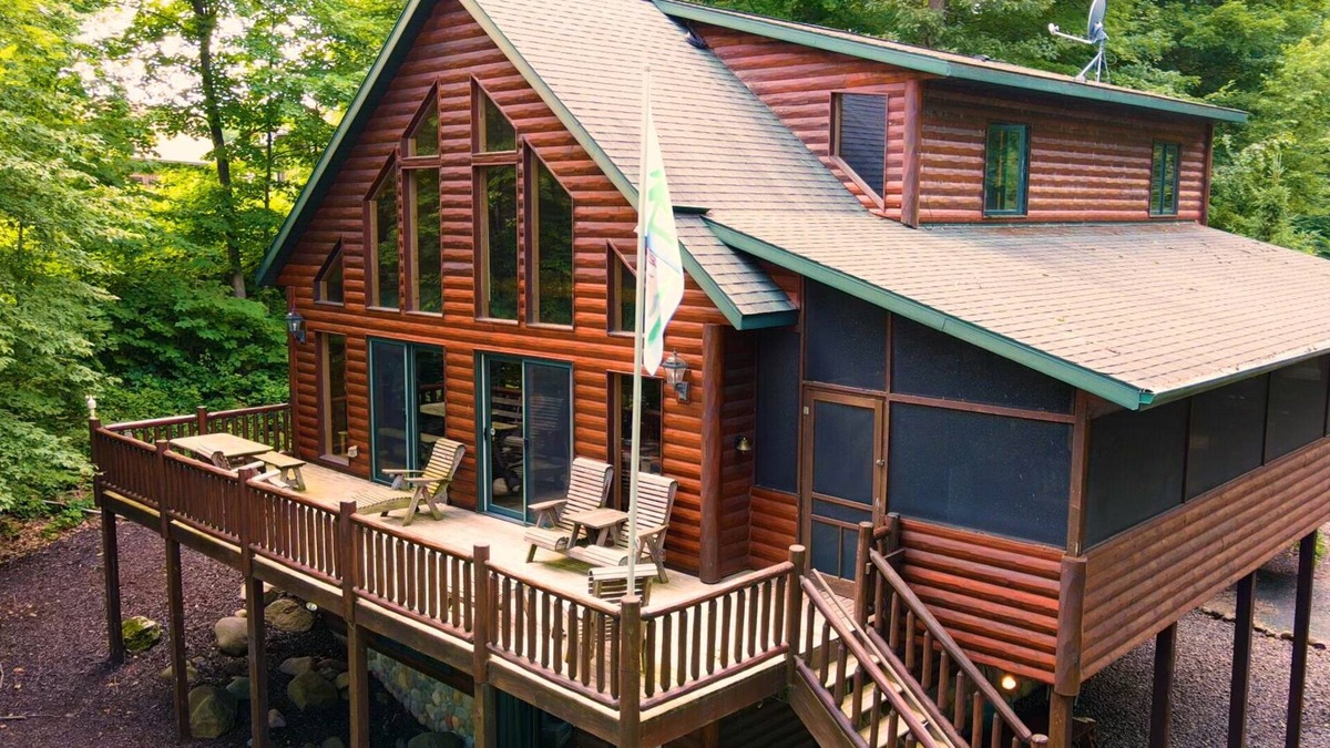 Sarona Cabin | Northern Traditions - Deer Hollow