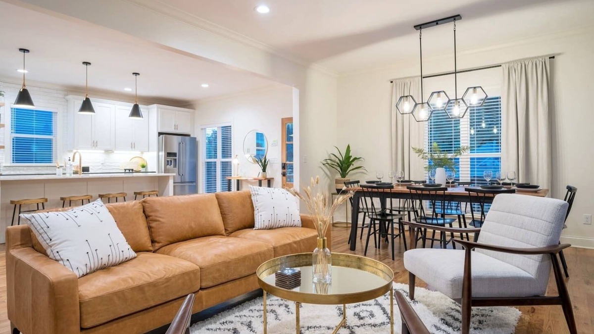 North Chattanooga House | Northshore Urban Hive - Spacious House with EV Charging