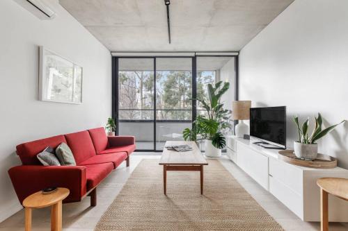 North Melbourne Apartment | Northside Grove - A Leafy City Fringe Escape
