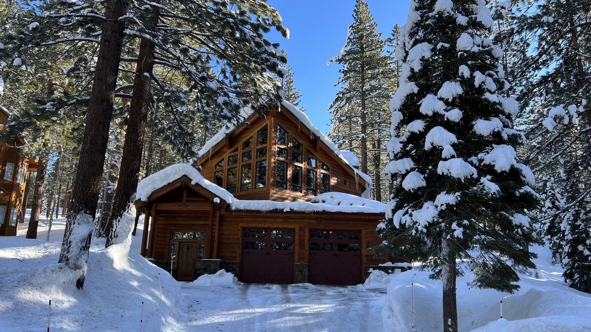 Truckee Ski Chalet | NorthStar North Lake Tahoe Home 5BR 5BA Bonus Sleeps 12 10+2 or 4 under 12