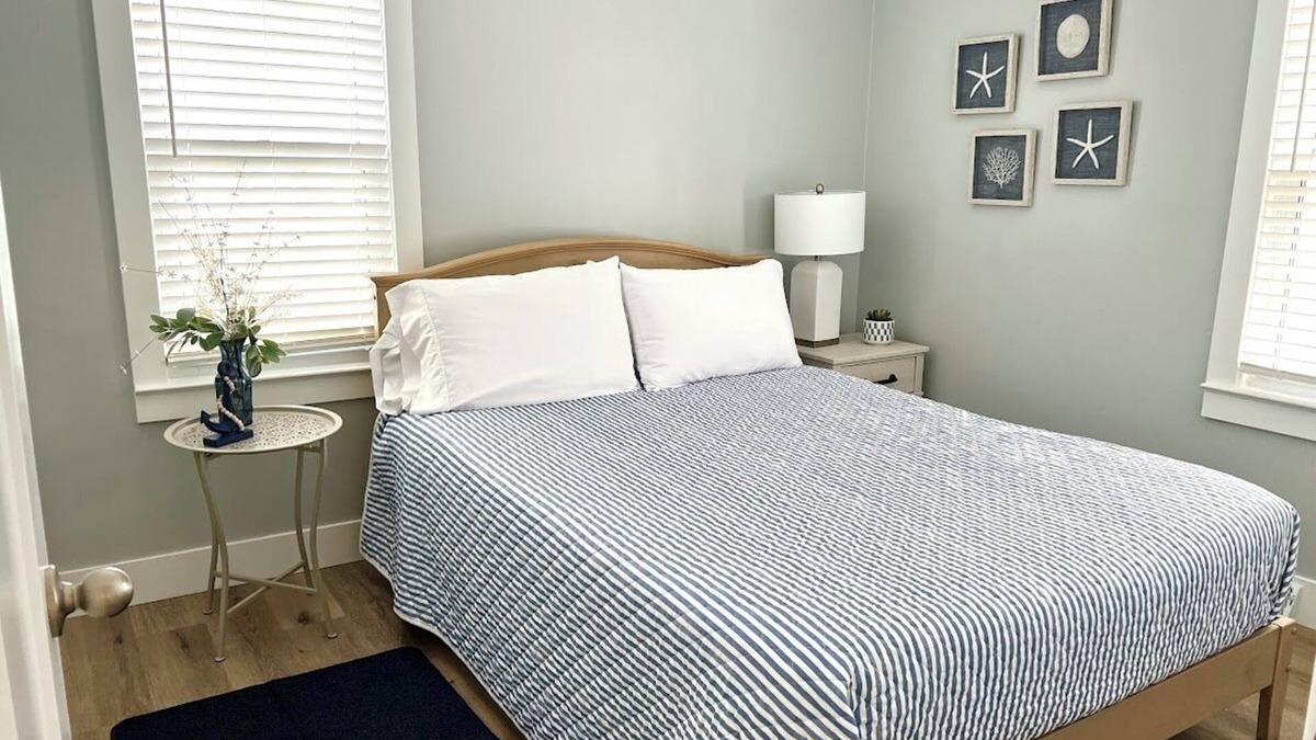 Norton Shores House | Norton Shores house sleeps 6, walking distance to Maranatha, and Lake Michigan.