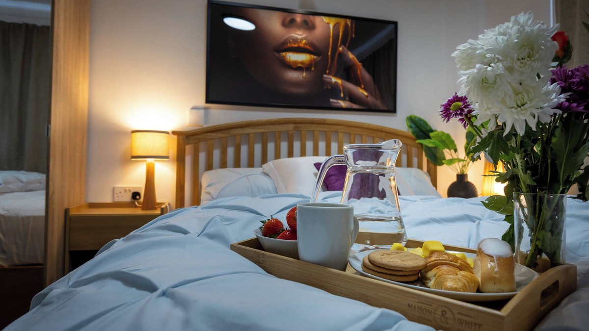 Norwich House | Norwich - House - Sleeps 7 - Parking - Garden