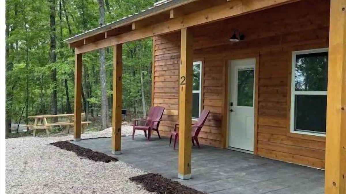 Bourbon Cabin | Nostalgic Route 66 Cabin near Blue Springs Ranch