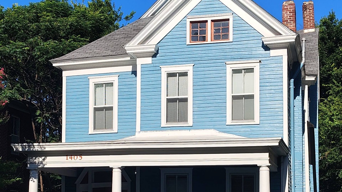 East of Broadway Apartment | Not far from "Villa Mare" Located in the Historic Quapaw Quarter.