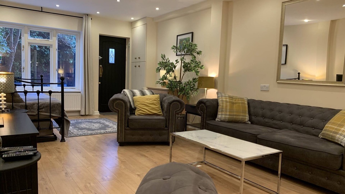 Norland House | Notting Hill 3-BR townhouse w/ensuite bathrooms. Ideal for families. Sleeps 8-10