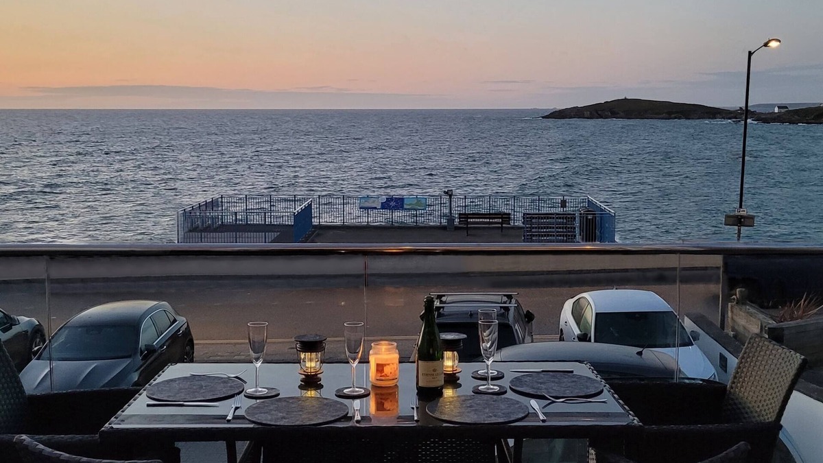 Newquay Apartment | Nov & Dec Reductions! Luxury 2 bed apartment, stunning views over Fistral Beach