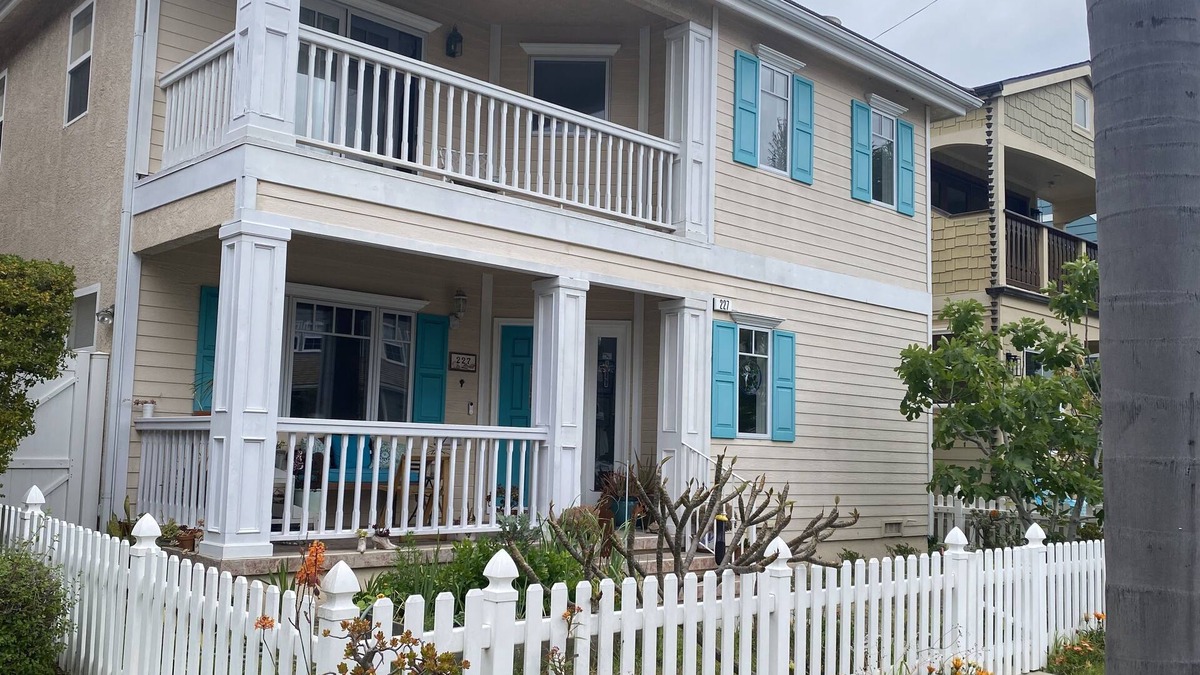 Old Towne House | Now with Air Conditioning! Enjoy Seal Beach! Pool table! Charming and sleeps 8