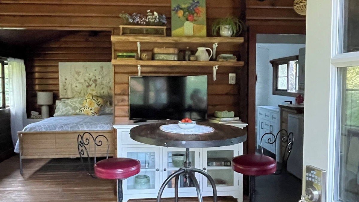 Regional District of Nanaimo Cabin | nQuite, tranquil forest retreat