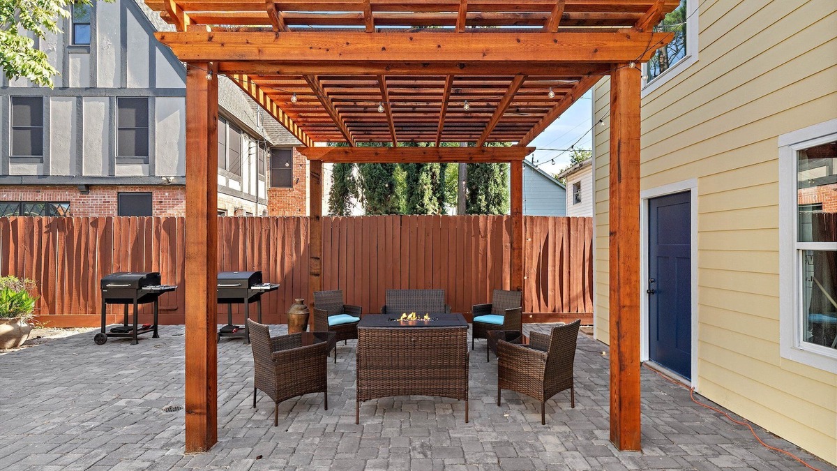 MacGregor House | Nr Med Center, Midtown, DT | Games | Patio BBQ