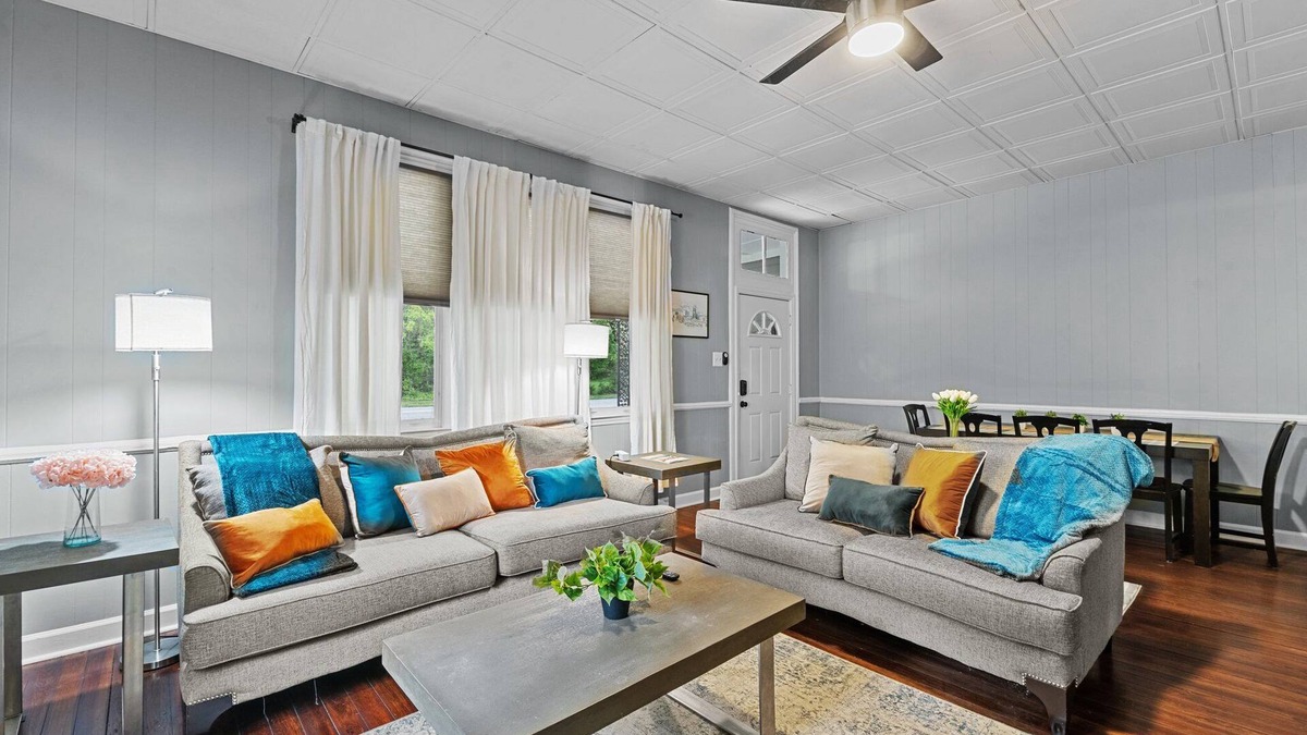 Downtown House | nRetro Raleigh Downtown Flat Unit A~EV Chargers
