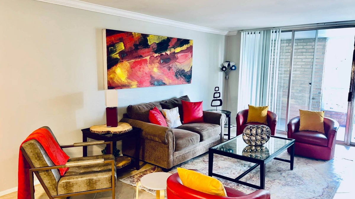 Southgate Apartment | NRG/Med Center Cozy Chic City Condo