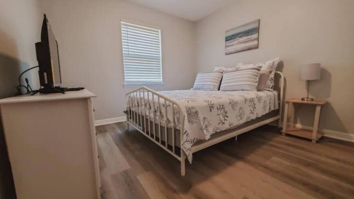 Foley Apartment | nSpacious 2Bed 1 Bath Unit Near OWA and Beach