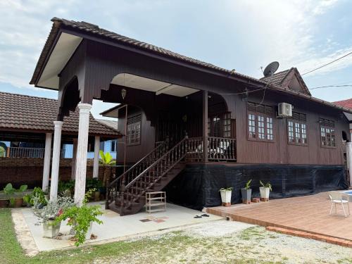 Kampung Bukit Tok Beng House | Nuruls Homestay