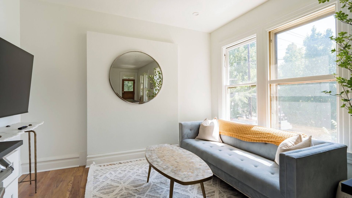 Uptown Apartment | NW 23rd 1BR Best Location Historic Beauty