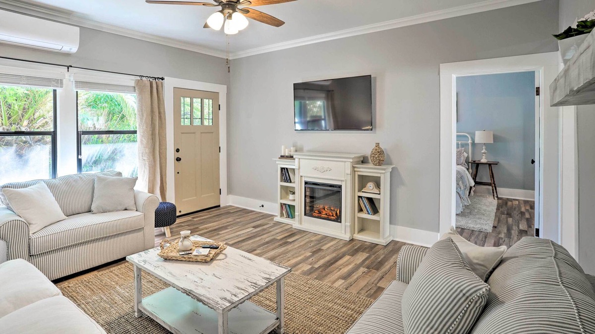 Ukiah Cottage | NY-Downtown Ukiah Cottage, 5 Mi to Lake Mendocino