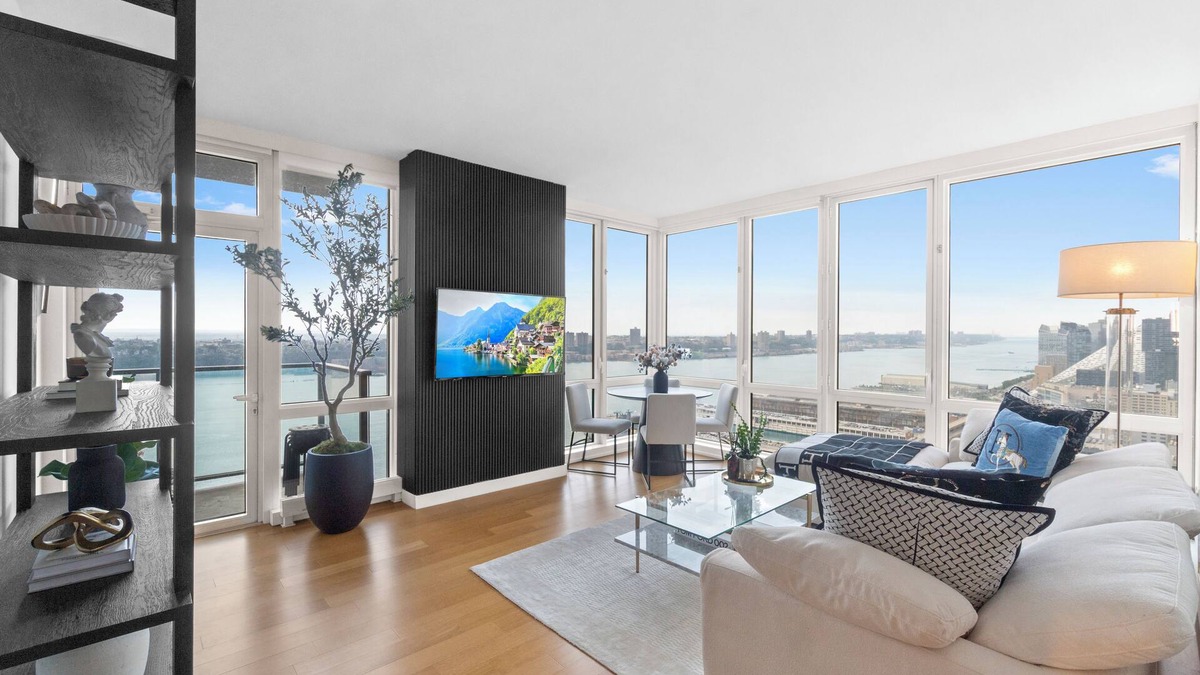 Hell's Kitchen Apartment | NYC DREAM APARTMENT! Huge Corner Luxury Suite - best location by Times Sq