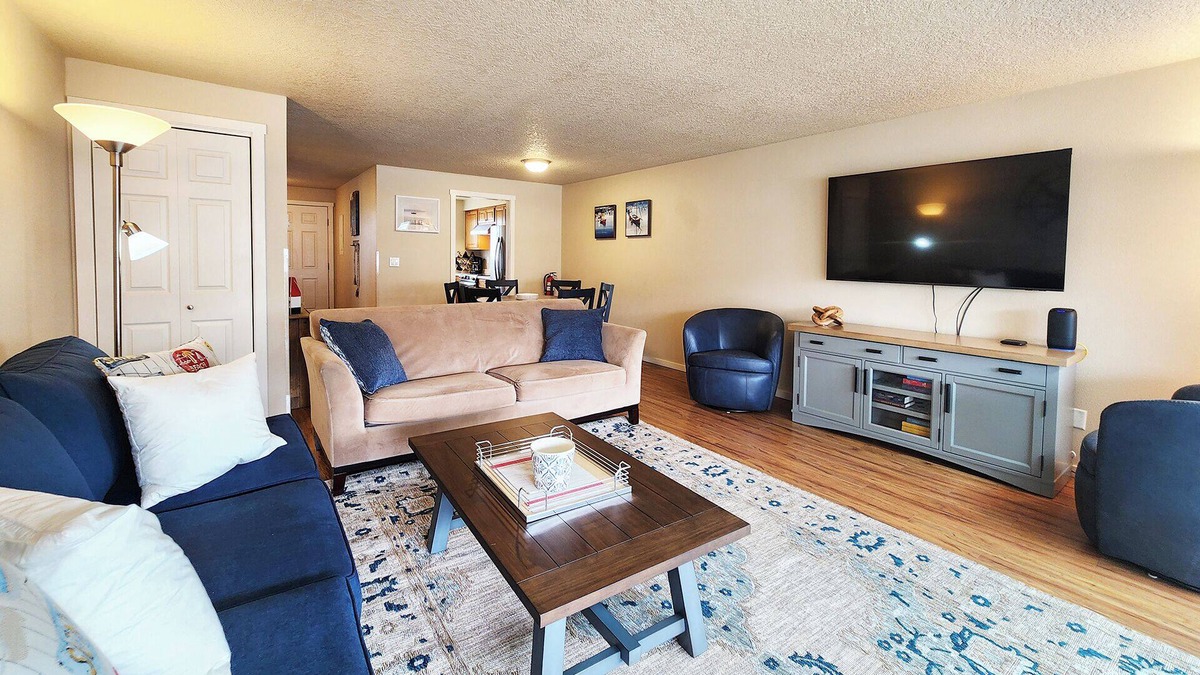 Newport House | Nye Beach, Restaurants, Shopping & More! Walk to the Beach!