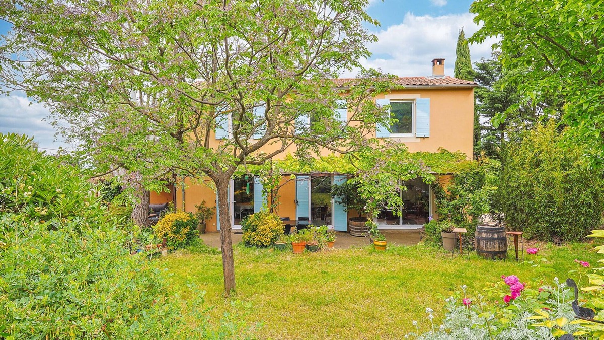 Saint-Saturnin-les-Avignon Ski Chalet | O Grand Air, holiday home for 6 people with private pool near Avignon