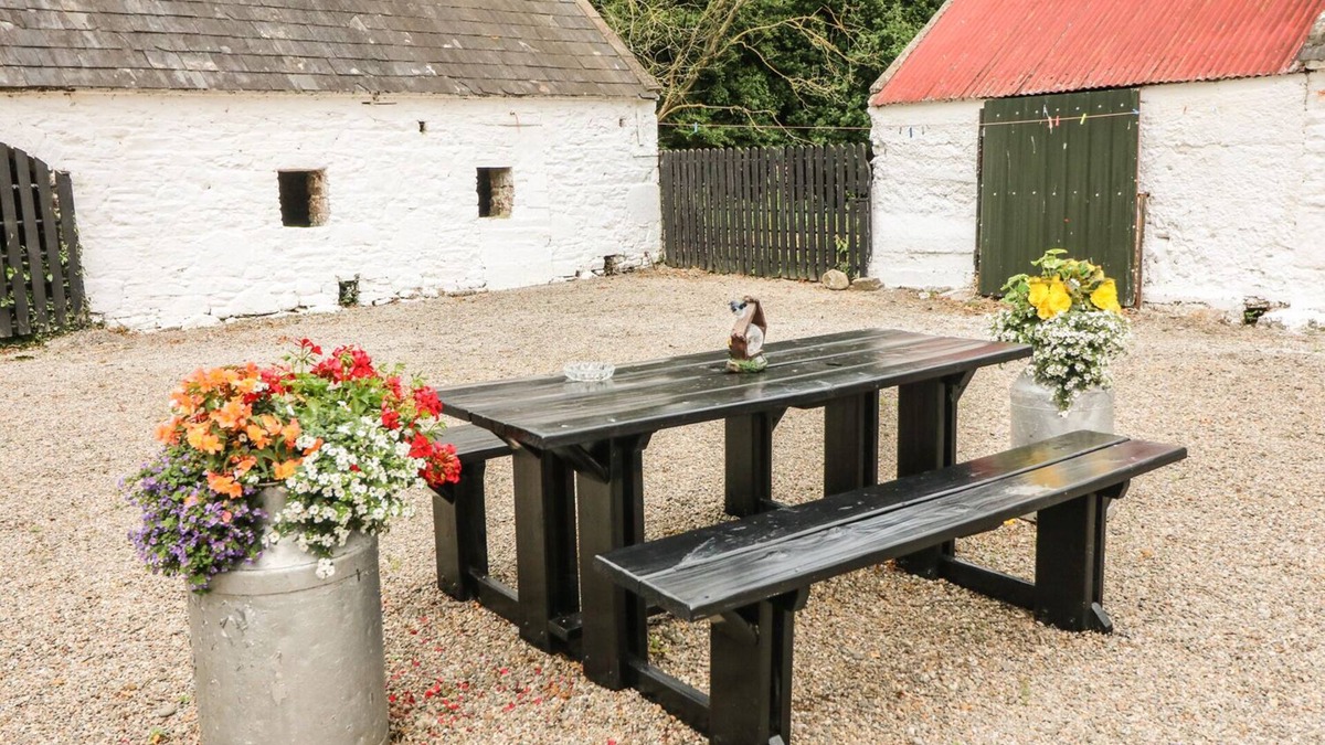 Glen of Aherlow Cottage | O'NEILL'S, pet friendly, with open fire in Dundrum, County Tipperary
