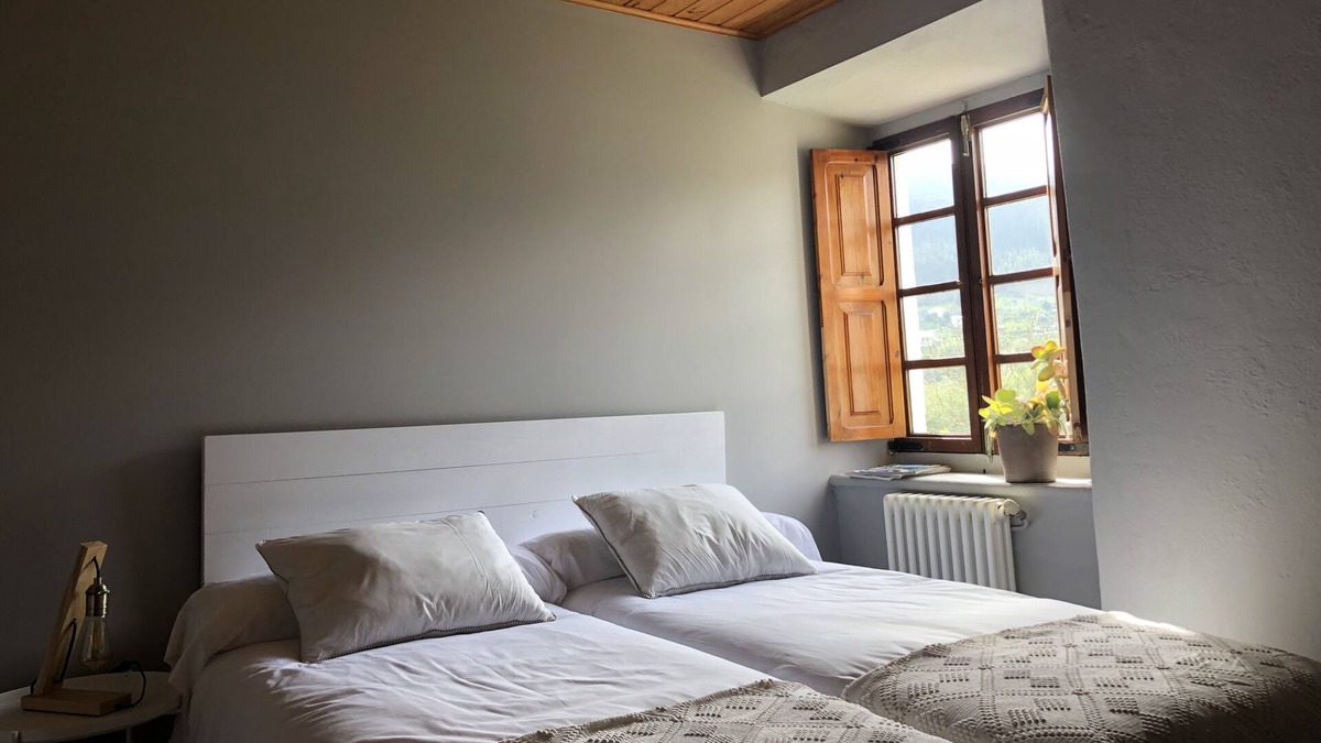 Mera de arriba House | O Roxo, disconnection between horses in the Ortegal