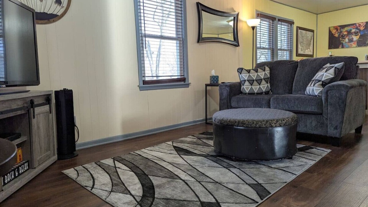 Ottumwa House | O Town Quiet Cozy Cottage