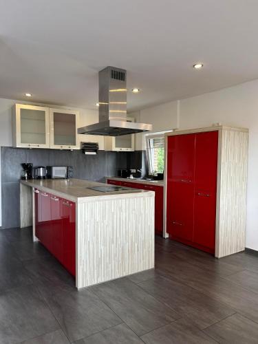 Ibbenbueren Apartment | O107 XXL I 160m2 I Kamin I Balkon I 2 WC I Kücheninsel