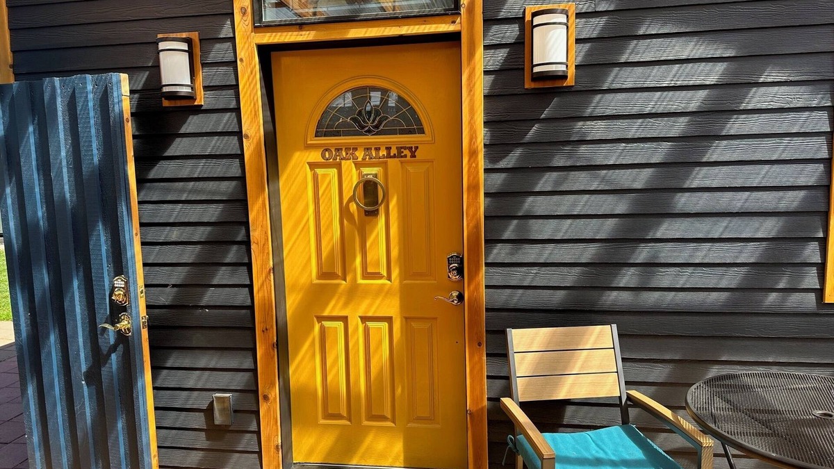 Port Angeles Cottage | OAK ALLEY High End, Huge Kitchen, Sauna, Private, Locked Patio for bikes.