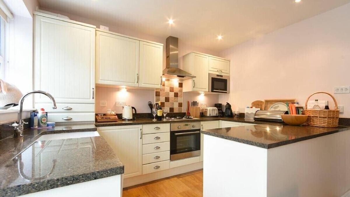 Lesbury Cottage | OAK COTTAGE, family friendly, with open fire in Alnmouth
