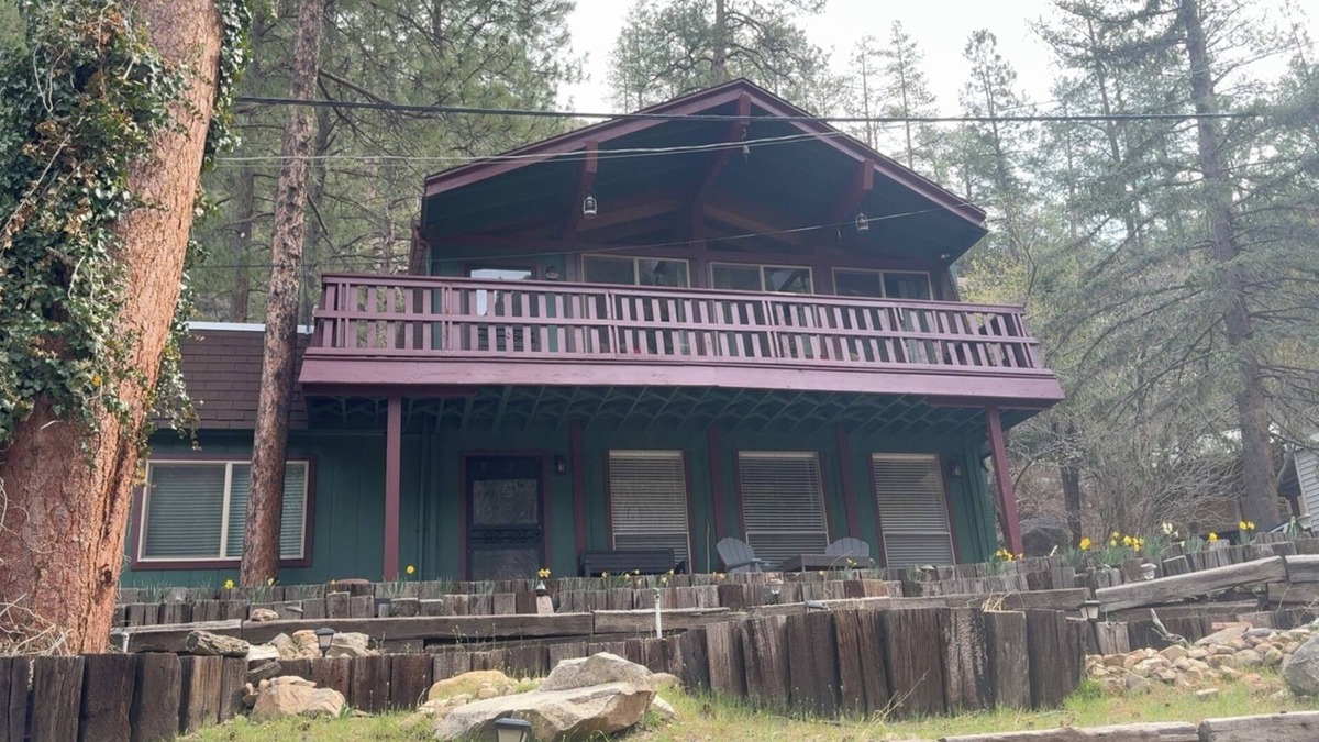 Sedona Cabin | Oak Creek Retreat - Cozy Cabin by the River. Fish Hike Swim Pets OK