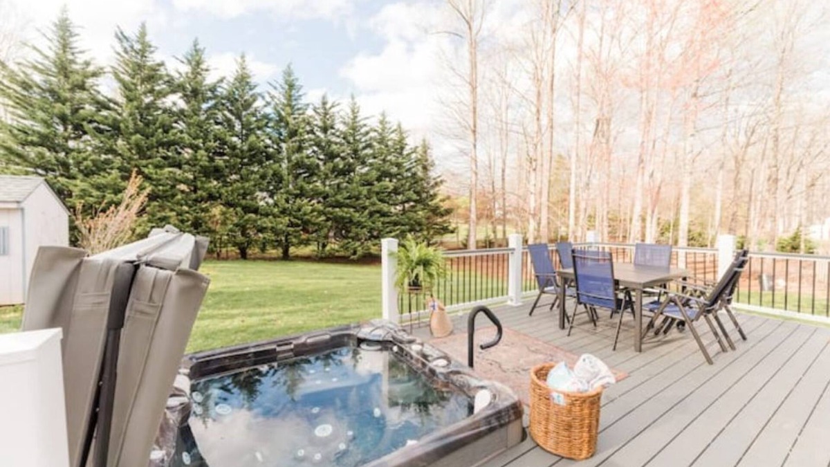 Forest House | Oak Grove Retreat-hot tub/family and pet friendly