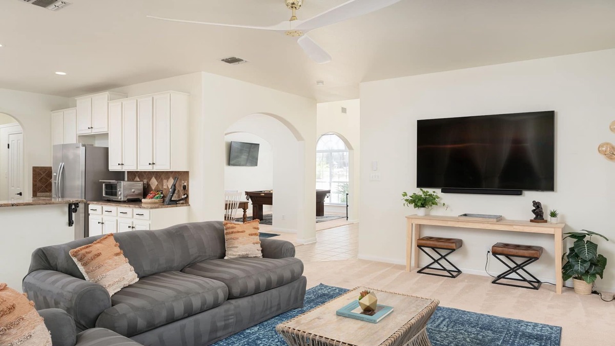 North San Antonio - SAT House | Oak Haven: Comfortable, Spacious Stay Near Airport with Hot Tub