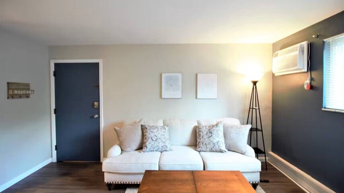 Fairborn Apartment | Oak Overflight Oasis Condo-Minutes to WPAFB & WSU with AC, fast WiFi