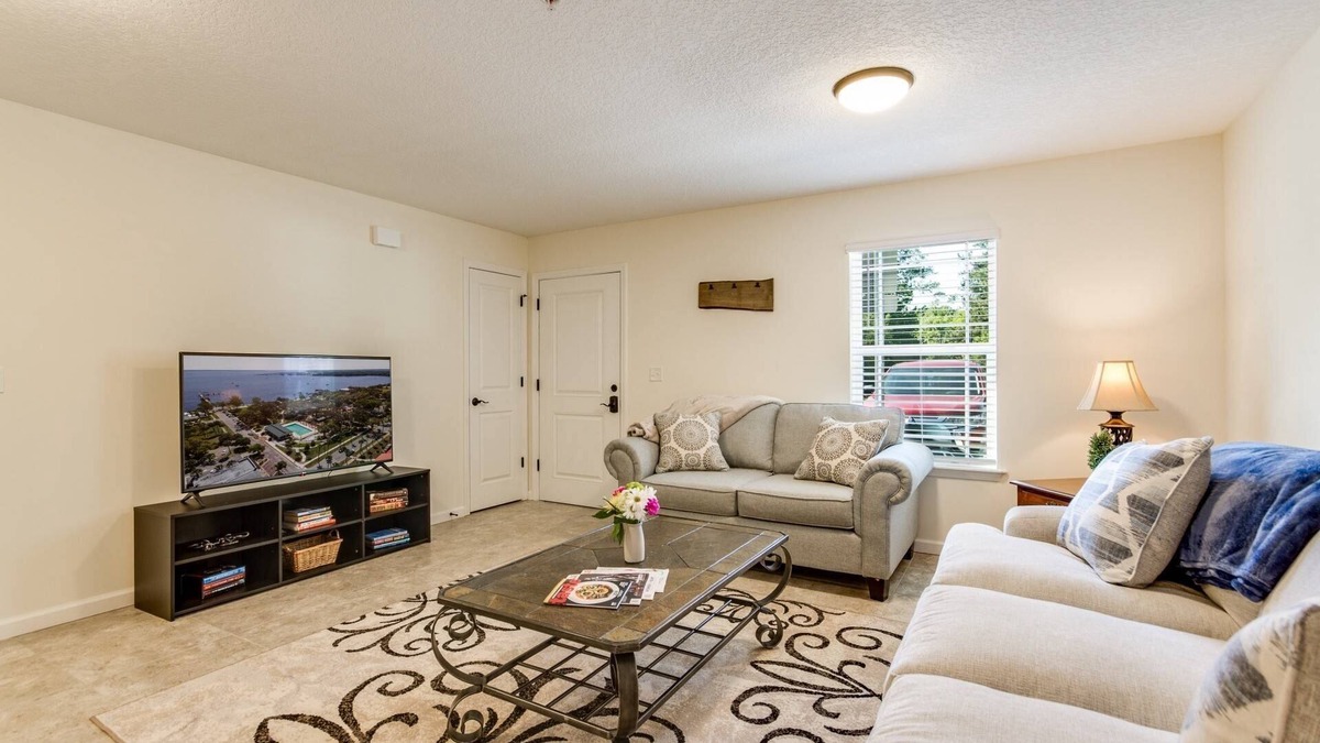Green Cove Springs Apartment | Oak St #3 |Main Level Apt |Small Dogs Ok |Walk to St Johns River |Seasonal Pool |Green Cove Springs