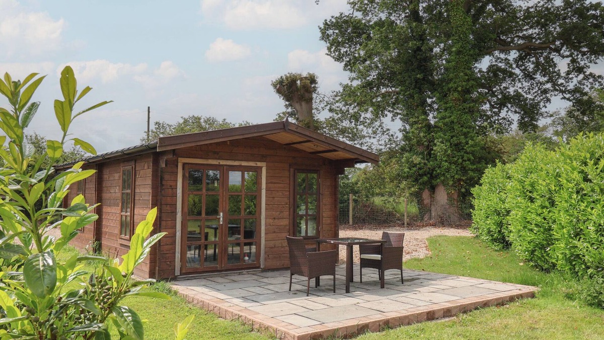 Low Catton Cottage | OAK TREE LODGE, romantic, character holiday cottage in Strensall