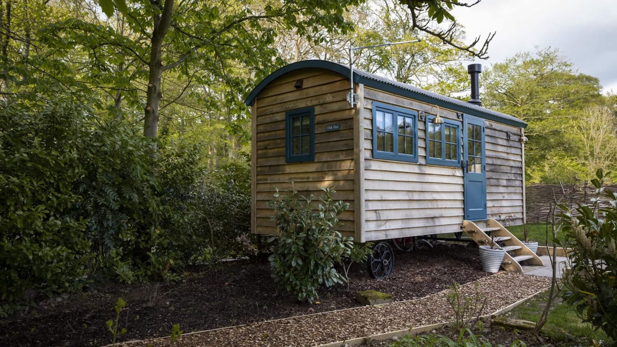 Baslow Cottage | Oak Tree Shepherd's Hut/Chatsworth Estate