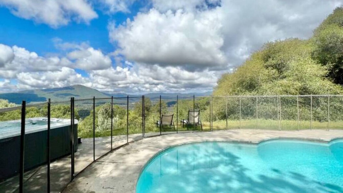 Oakhurst House | Oakhurst Pool House with a View