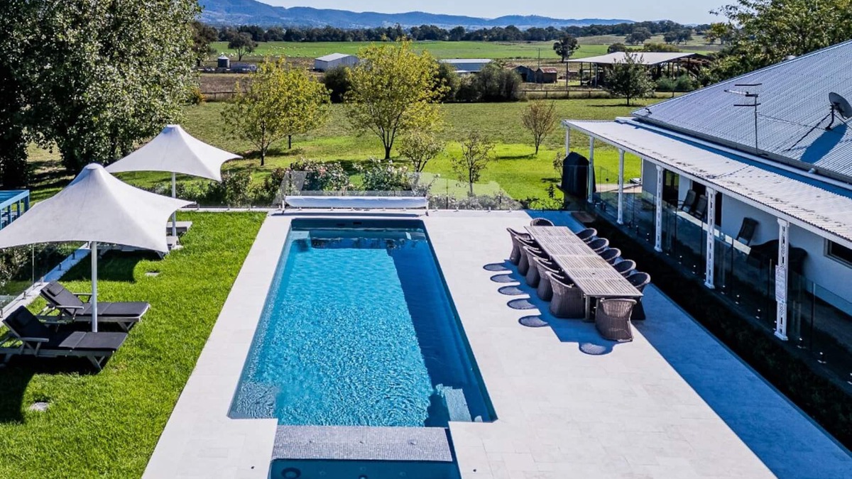 Mount Frome House | Oaklands Estate -stylish, pet friendly home on 10 acres with pool, spa, firepit.