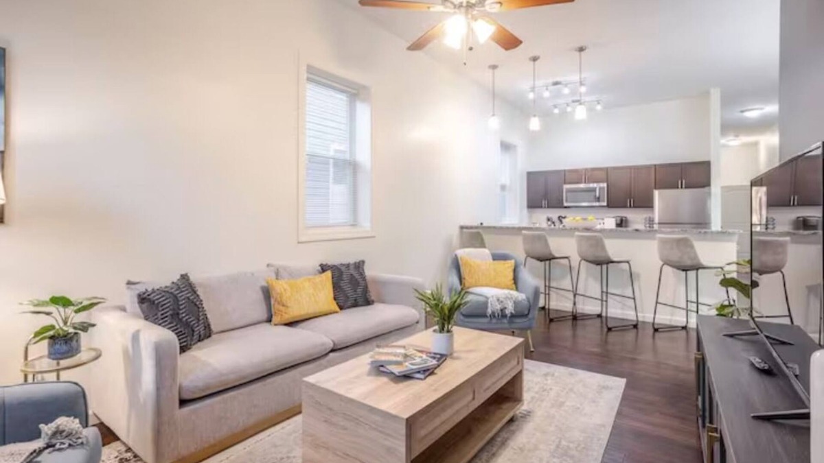 Oakley Condo | Oakley Square Sleeps 5-Fully Remodeled-Walkable