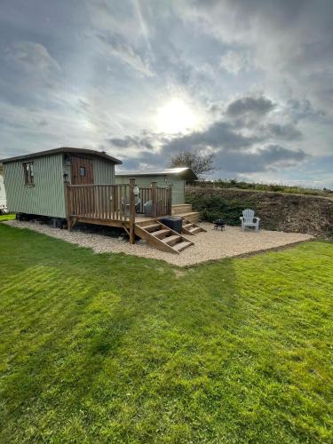 Great Fryup Dale Ski Chalet | Oakley View Shepherds Hut with hot tub