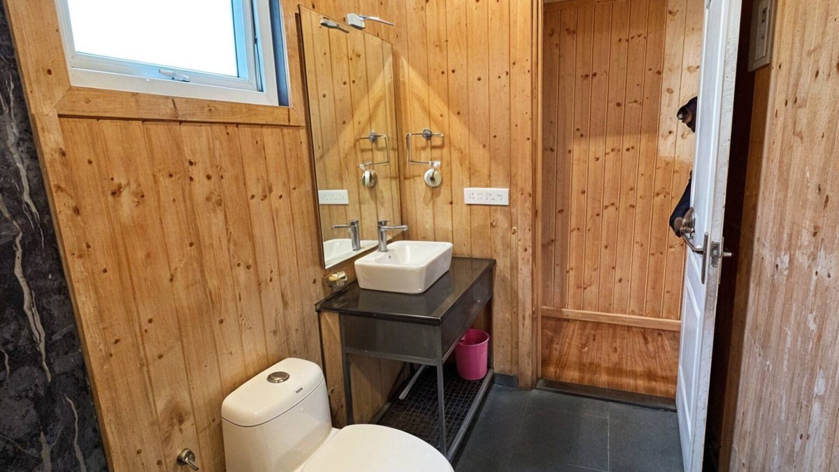 Chevella Cottage | Oakridge Cottages 5BR with Pool by Homeyhuts