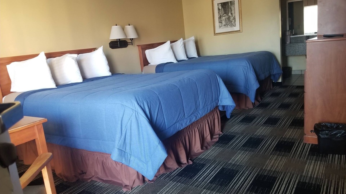 Oakridge Hotel | OAKRIDGE INN & SUITES